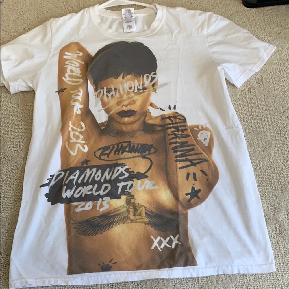 Rihanna diamonds world tour 2013 T-shirt!